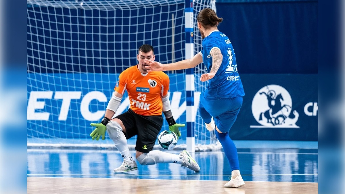    Сургутский «Факел» добился двух побед подряд в Суперлиге по футзалу
