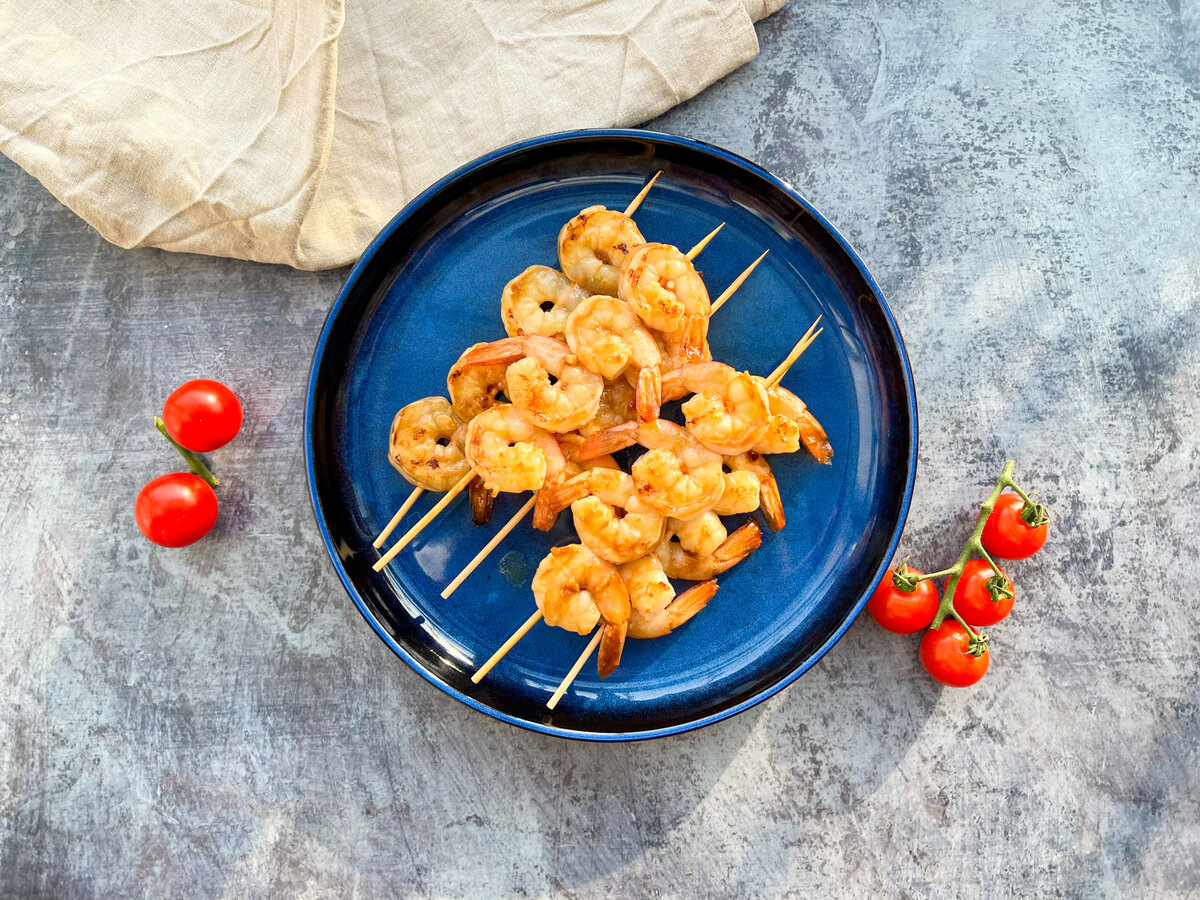 Креветки на шпажках. Не самый частый рецепт в моей жизни, но я его уважаю)