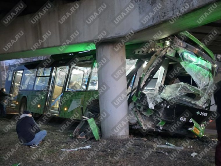    Автобус получил серьезные повреждения