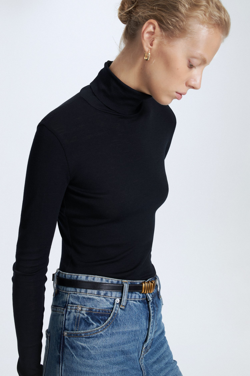 Лонгслив с высоким воротником STUDIO