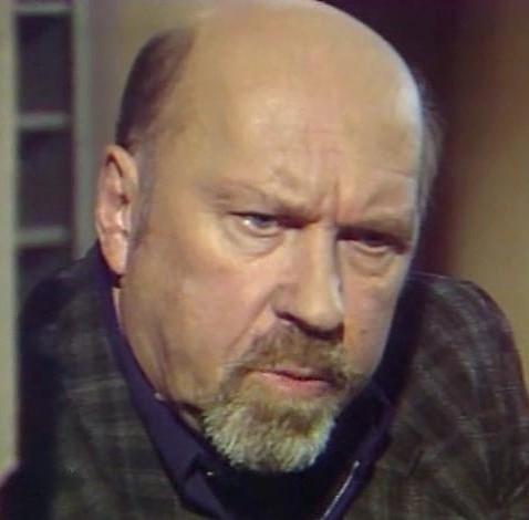 Кадр из фильма "Два дня из жизни бывшего капитана" (1990). (kino-teatr.ru)