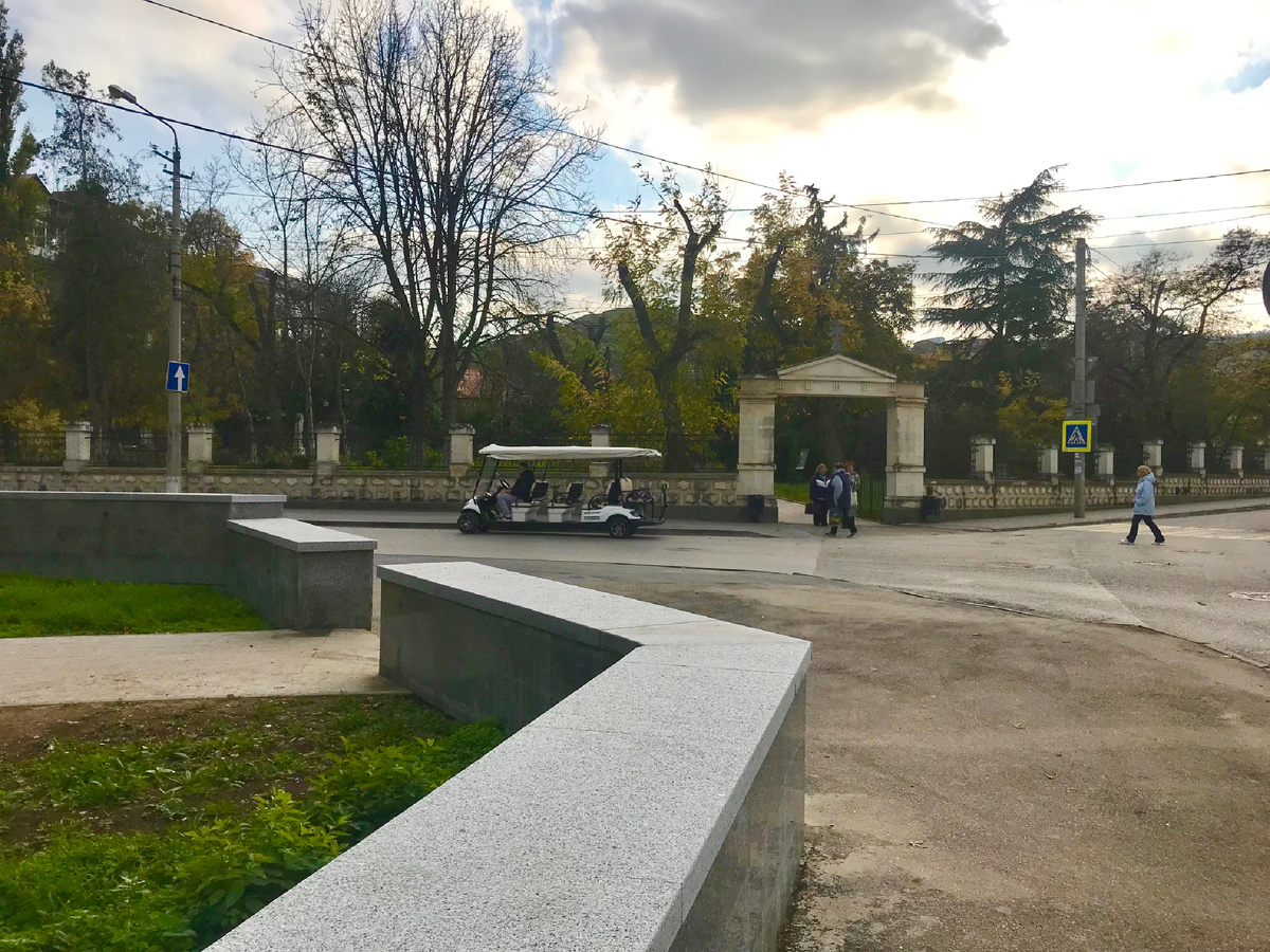 Новое ограждение парка Морсад.