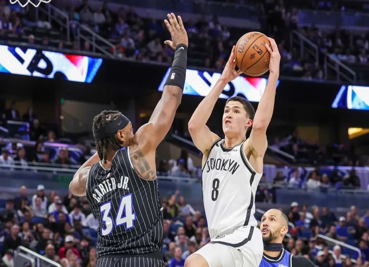     ClutchPoints о колебаниях доверия к Демину: важнейший трёхочковый не спас от отправки на скамейку