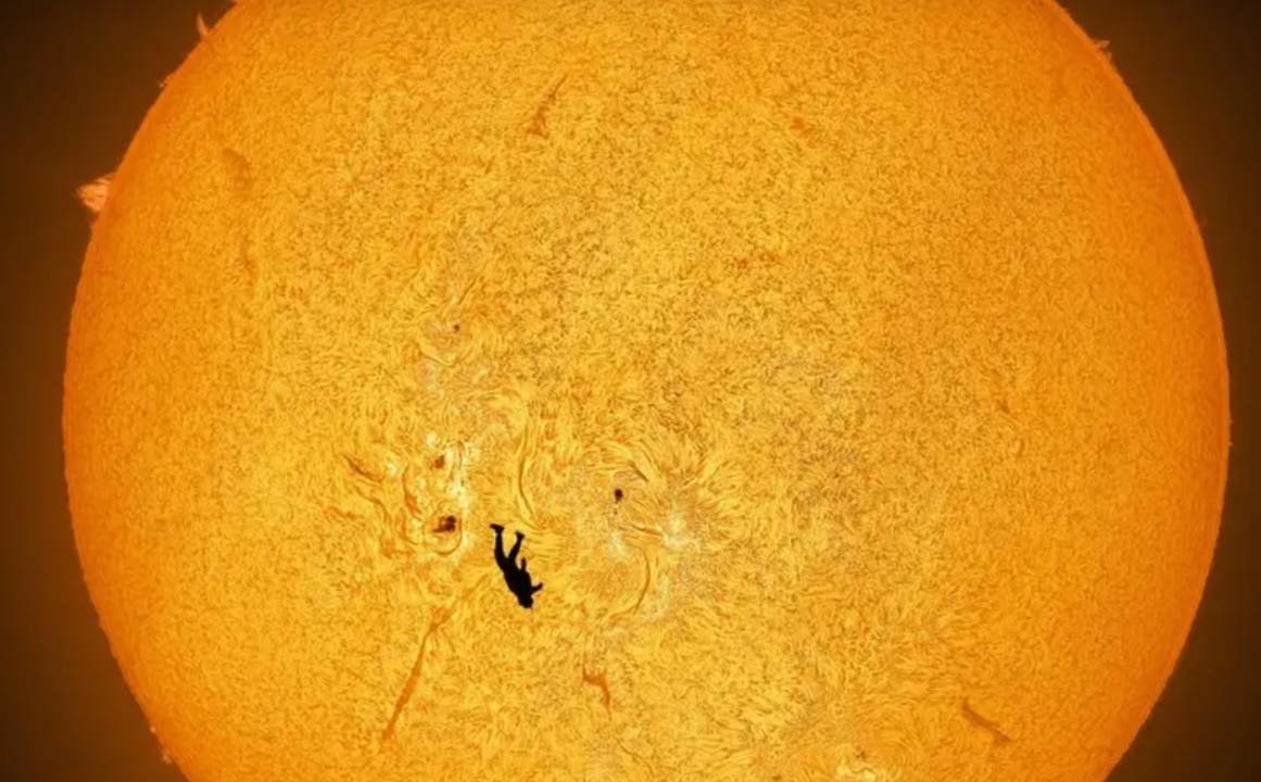     Фото: Andrew McCarthy/cosmicbackground.io