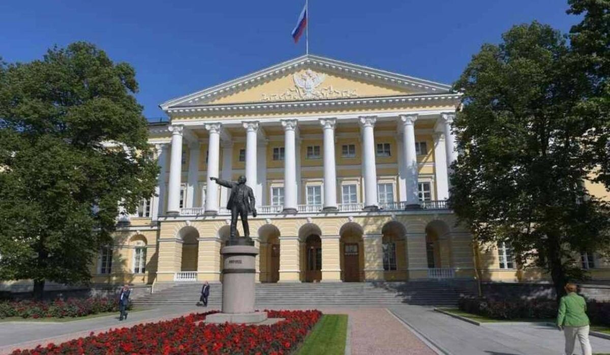     Смольный. Источник: kp.ru Автор фото: Владимир Веленгурин