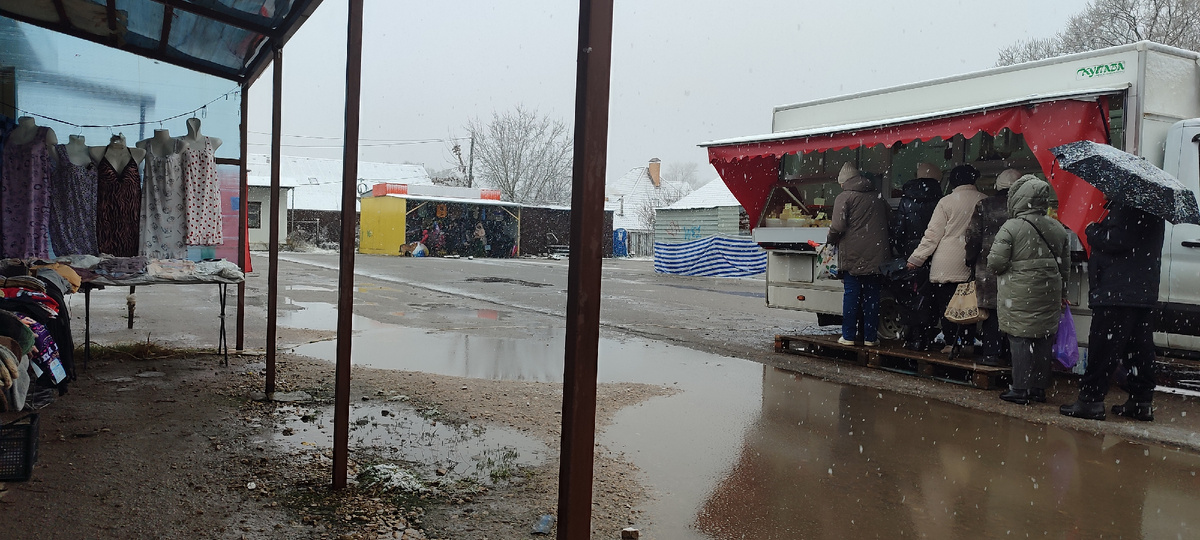 Нормальные люди дома сидят... 