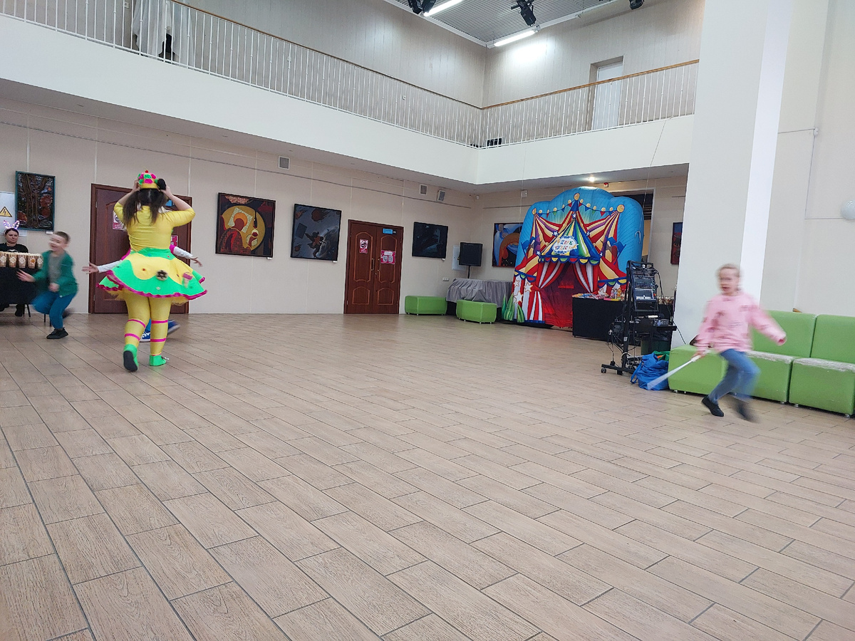 Холл перед входом в зал