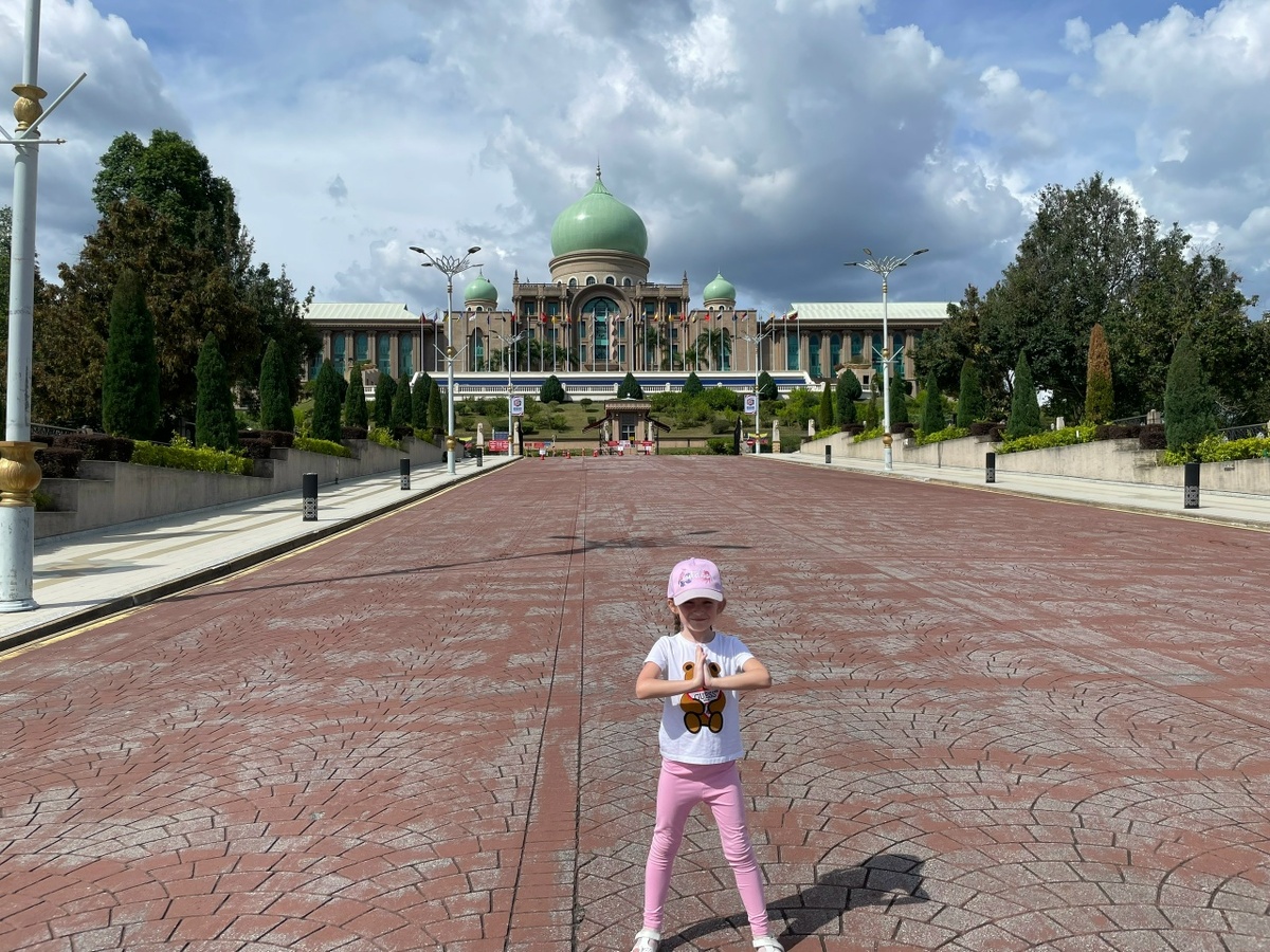 Пердана Путра (официальная резиденция и офисный комплекс премьер-министра Малайзии)