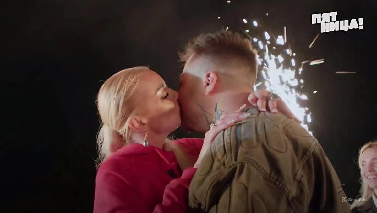    Кадр из шоу «Звёзды под капельницей», канал Пятница!