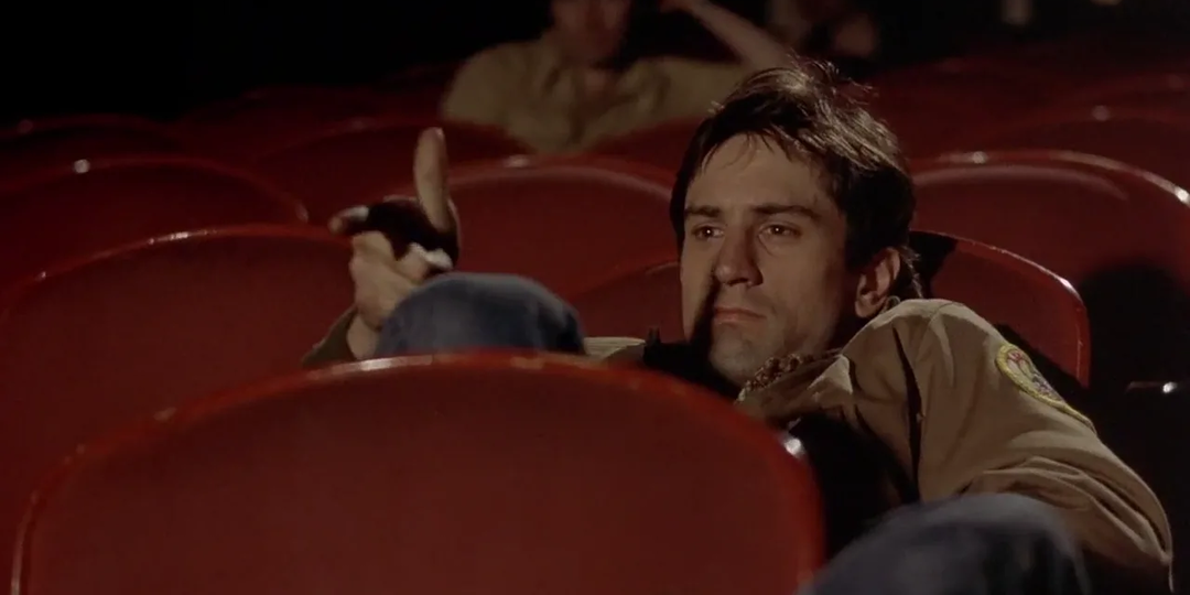 🌃 Трэвис Бикл ("Таксист") — социальная изоляция и одержимость: как одиночество в большом городе превращает человека в монстра?