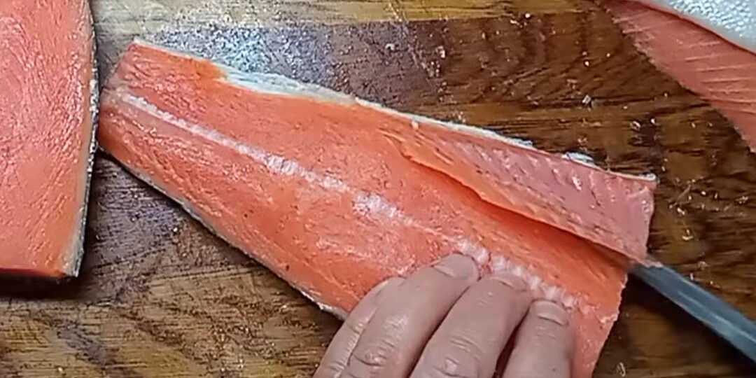 Вкуснее рыбы я не ел. Дед показал свой способ как засолить форель, чтобы вкусно было и мясо упругое