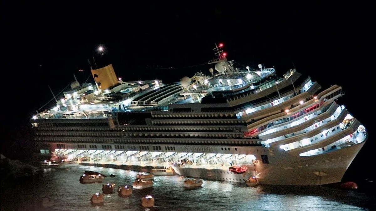 Коста Конкордия терпит крушение