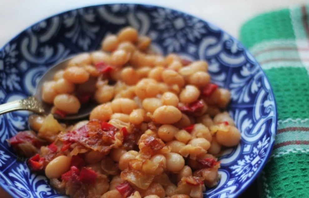 Поэтому я решил подробно разобрать, как включить его и выключить отеки, а заодно поделиться списком из девяти вкусных групп продуктов, которые работают лучше, чем любые антиотечные лайфхаки из интернета и аптечные комплексы.

