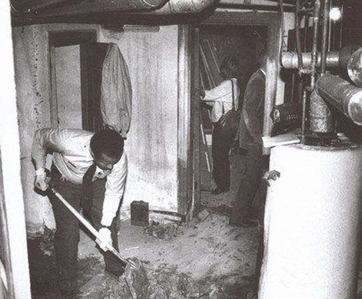 Подвал — ключевой объект, который играл главную роль в его тайной жизни.