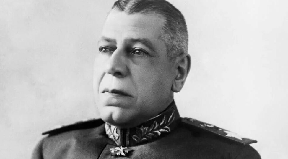 Человек, который стал мозгом Красной Армии и вызывал уважение Сталина