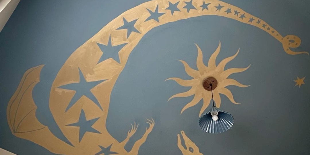 Как превратить потолок в арт-объект: примеры росписи для вдохновения и идеи для тех, кто давно хочет необычного преображения дома