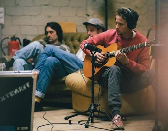 AnnenMayKantereit в студии во время работы над альбомом "Es Ist Abend Und Wir Sitzen Bei Mir" Köln 2022 📷 Lenny Rothenberg