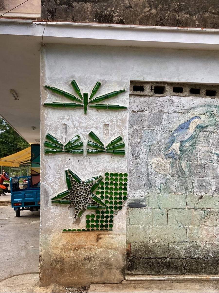 Бутылочный стрит-арт