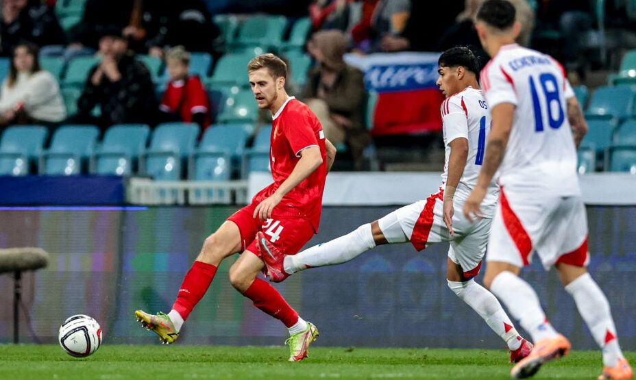    Чилийцы играли жестко против сборной России. Фото: РФС