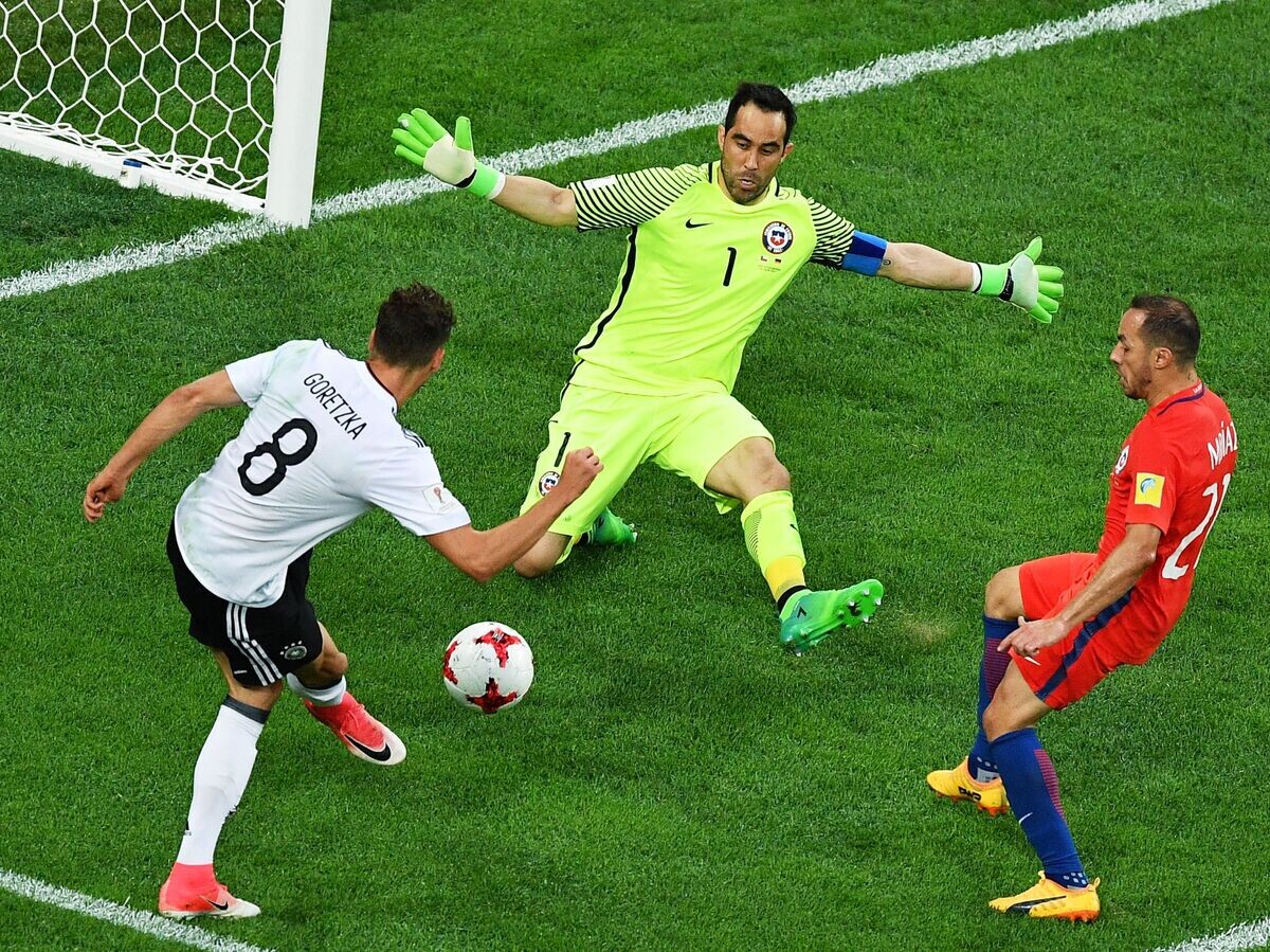    Игровой момент финального матча Кубка конфедераций-2017 по футболу между сборными Чили и Германии© РИА Новости / Владимир Песня