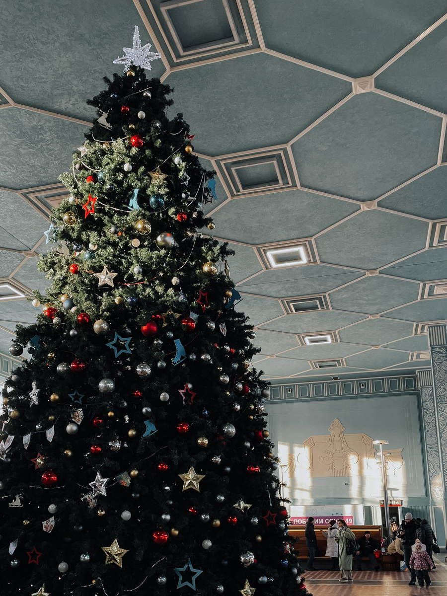 Здесь и далее, ж/д вокзал на Рождество в Иваново