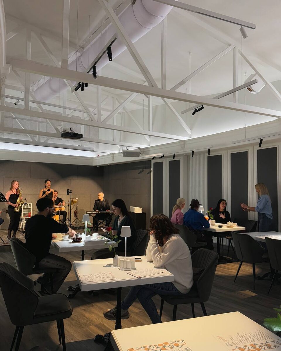 Открытие началось с вечера джаза