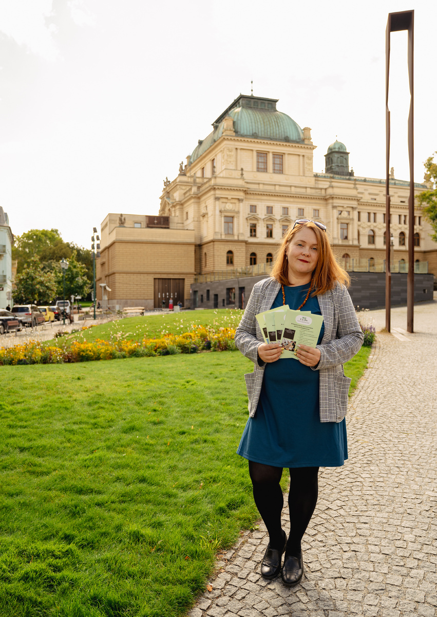 а это я...у нас уже холодно,так по улице не пойти, сегодня впервые шапку надела