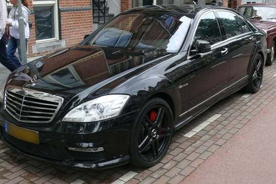    СМИ узнали подробности побега Миндича с Украины на такси премиум-класса