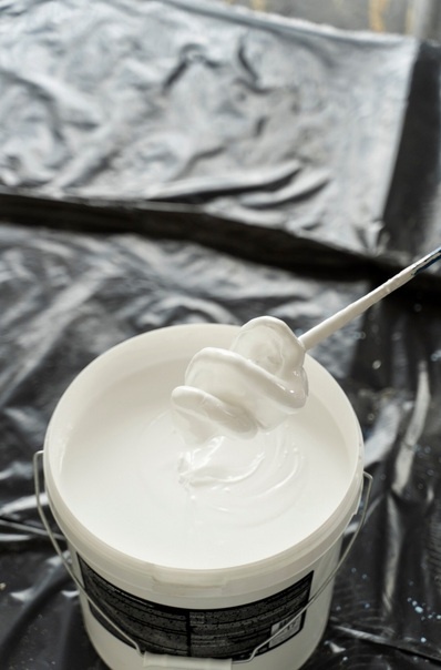 Водоэмульсионные краски отличаются отсутствием сильного запаха. Именно поэтому для детских комнат и спален лучшим вариантом будут именно такие краски. Проектная Группа ПЛАНЕТА