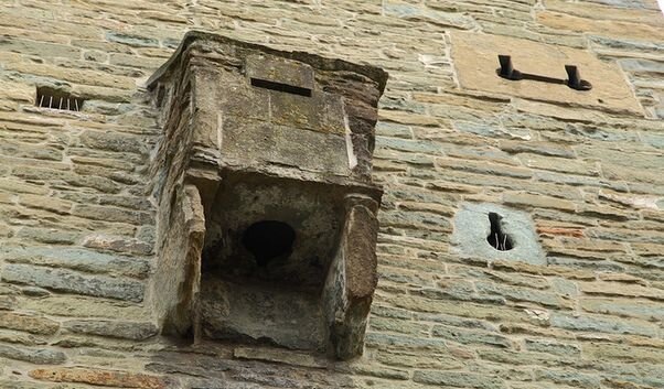 Отхожее место в замке в виде эркера