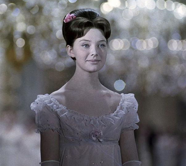 💫 Наташа Ростова (поздний период) — кризис материнства и утраченной идентичности: когда «идеальная мать» теряет себя