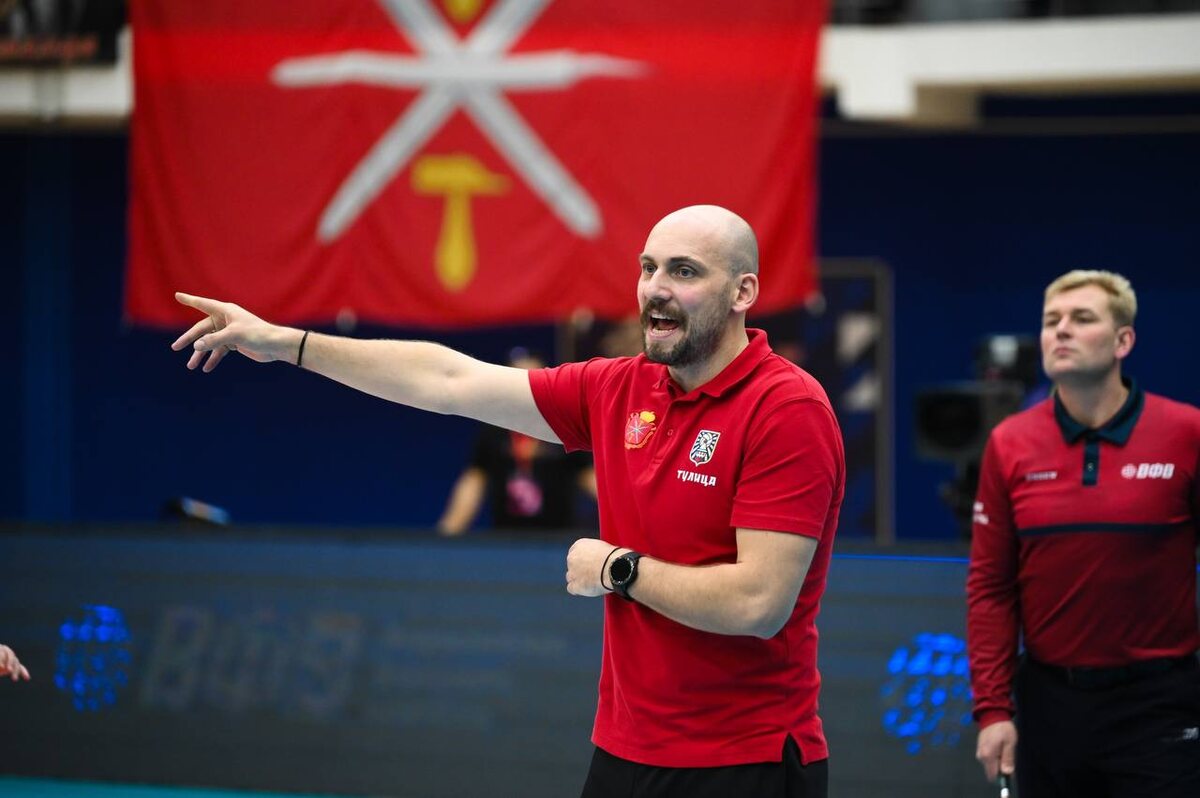 По словам диагональной, под руководством Алексея Лазневого (на фото) команда стала совсем другой. Фото: волейбольный клуб "Тулица" (Тульская область)