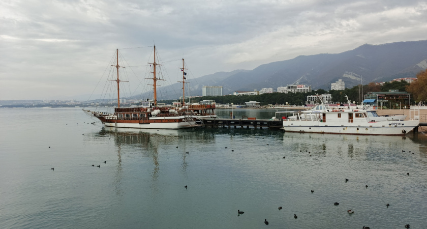    Почему с возрастом надо держаться от людей на расстоянии: стих Юрия Левитанского, пробирающий до слез