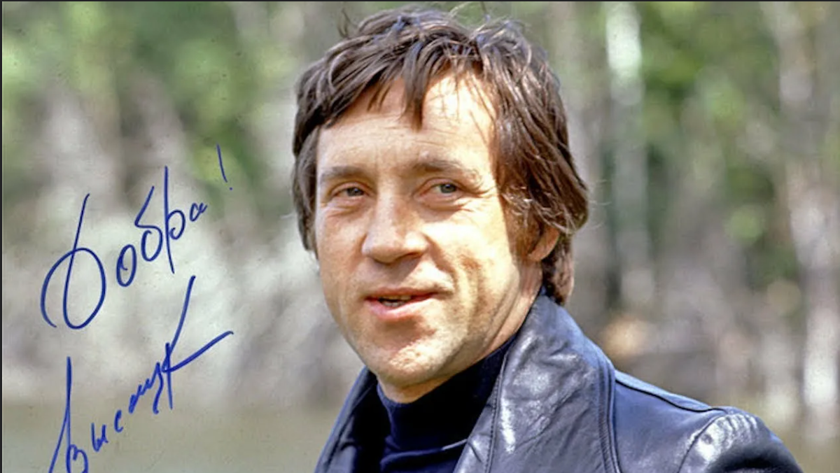 
Его голос мог резать как стекло и в то же время лечить. Его песни знала вся страна даже когда их не выпускали официально.