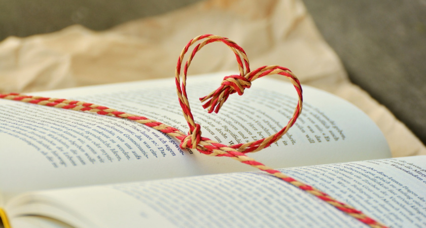    После 40 лет дружбы я наконец-то поняла, почему подруга на каждый праздник дарила мне только книги