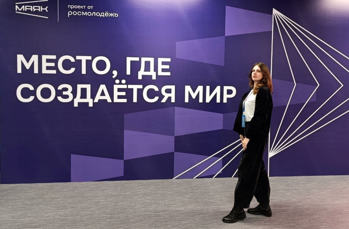 На фото автор канала 