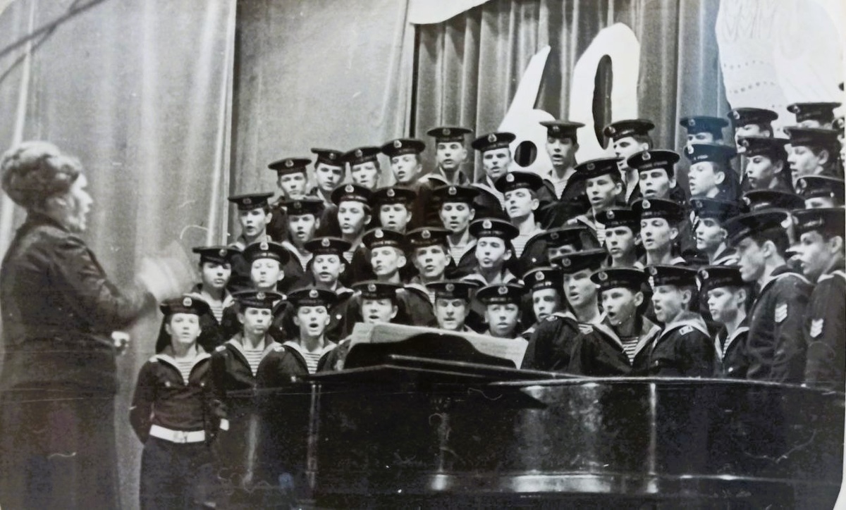 Маргарита Кочетова (Мама), руковадитель художесвенной самодеятелности Ленинградского нахимовского военно-морского училища и хор нахимовцев 1982 год.