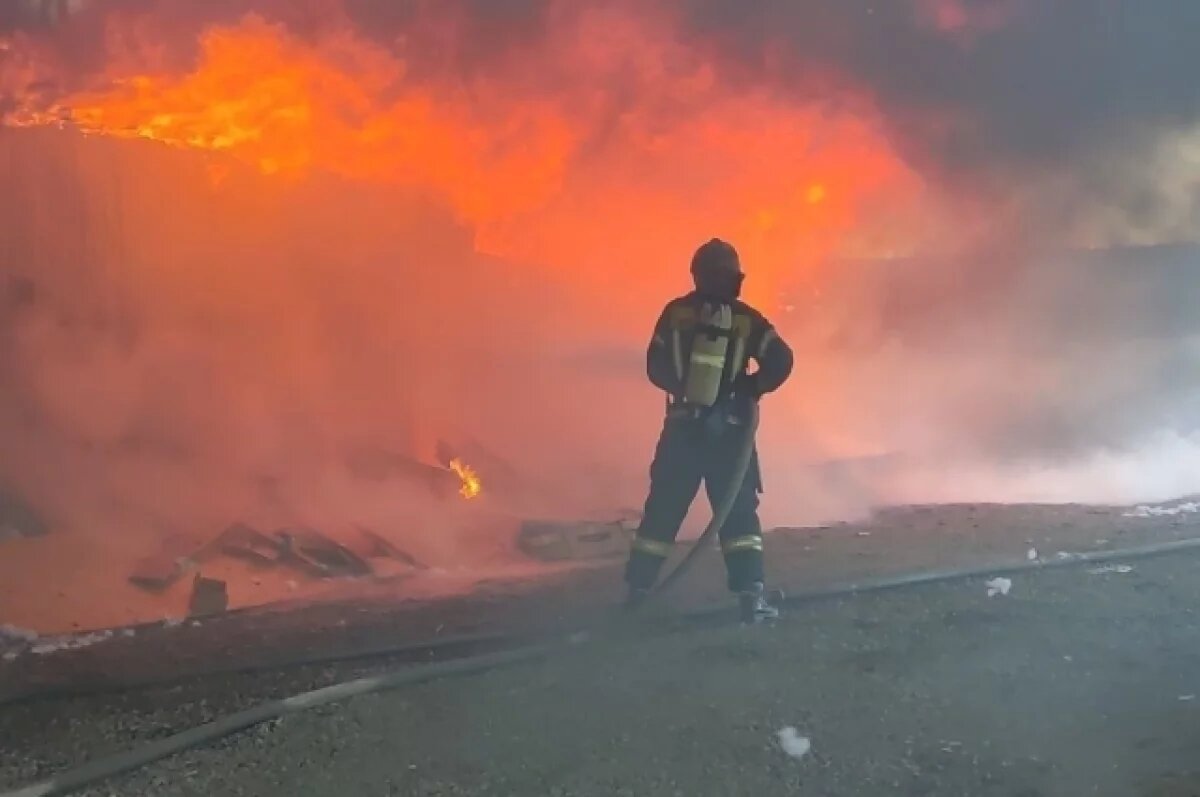    В Усолье-Сибирском сгорели 2 цеха по производству диванов мебельной фирмы