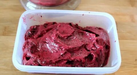 Веганское домашнее ванильно-ягодное мороженое