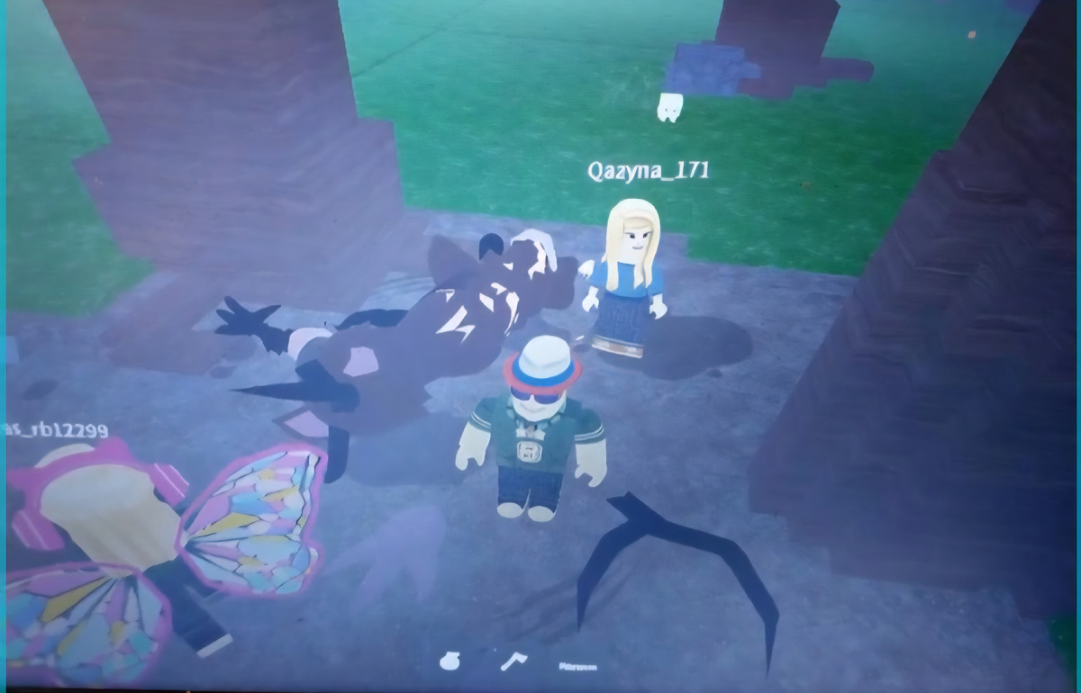 Скрин из игры: Нашли раненого оленя в 99 Ночей в лесу! Сейчас будем лечить 