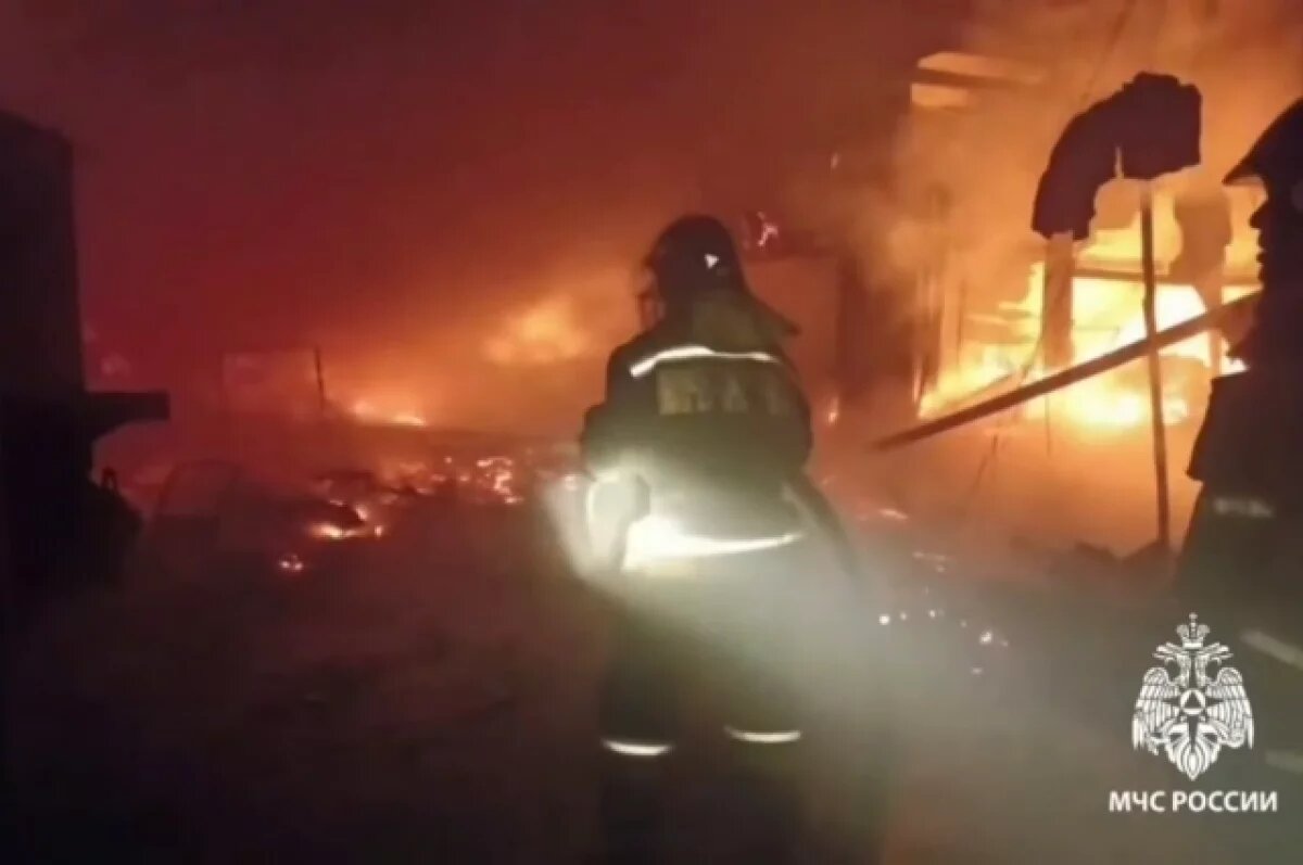    В Иркутской области загорелись два мебельных цеха