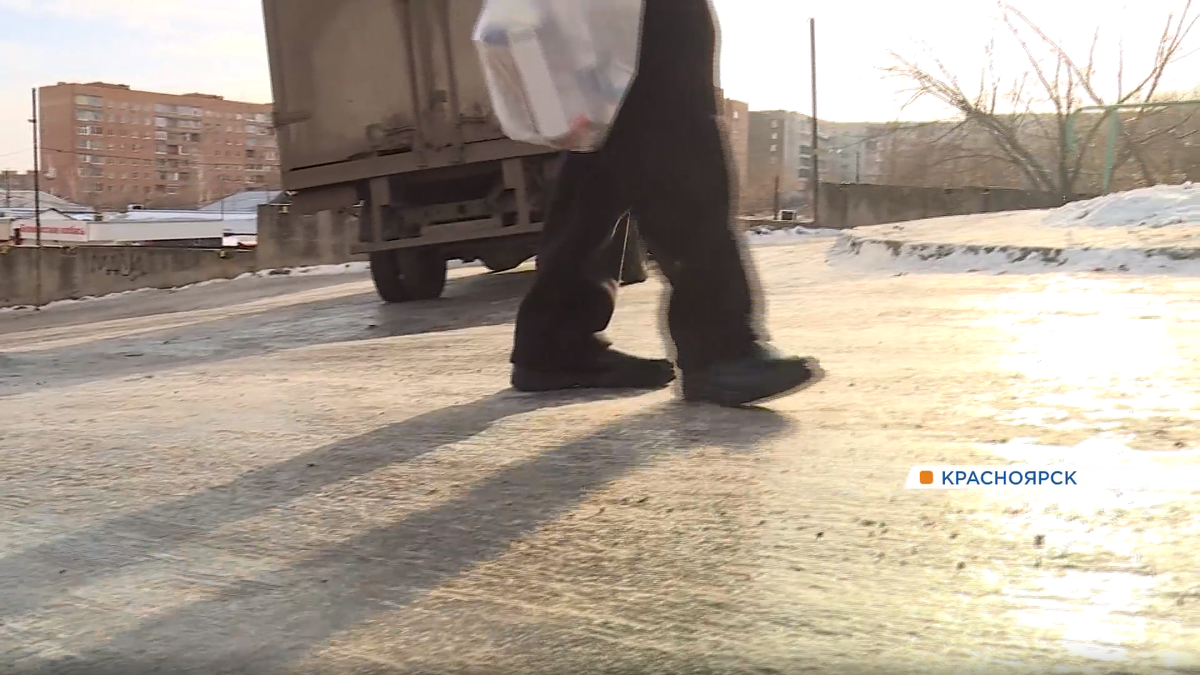     В Красноярске резкие погодные перепады добавили проблем на дорогах