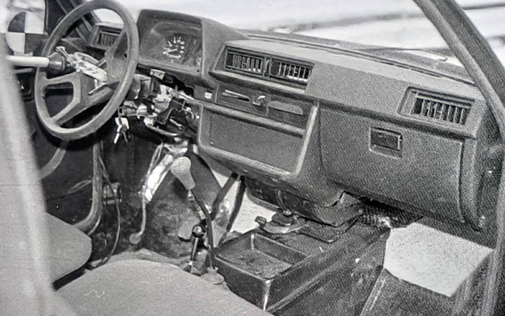 От Таврии были позаимствованы: сиденья, обшивки дверей, руль, панель приборов и другие детали