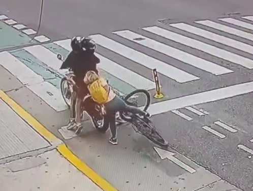 Россиянка скинула преступника с мотоцикла и задержала его до приезда полиции в Аргентине