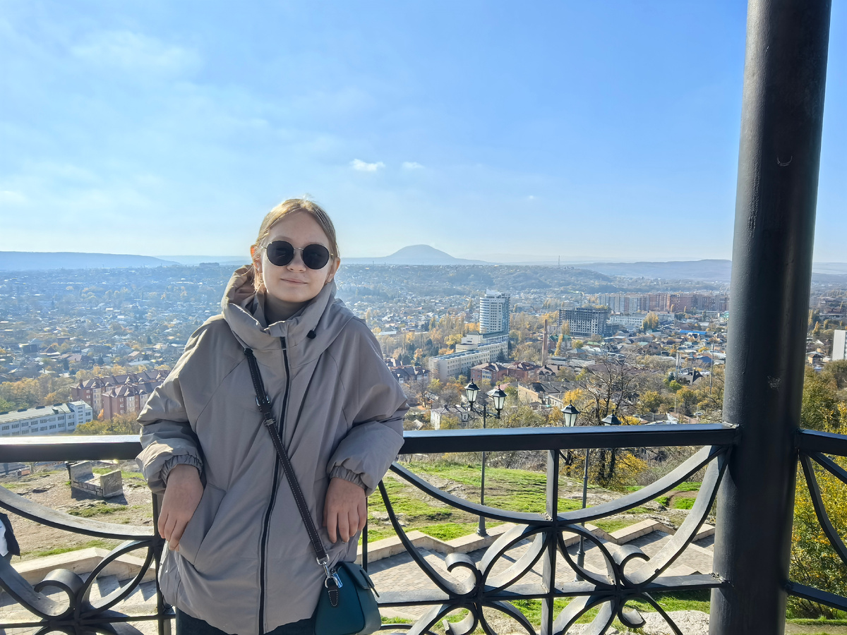 Где-то за спиной Лизы наш временный дом