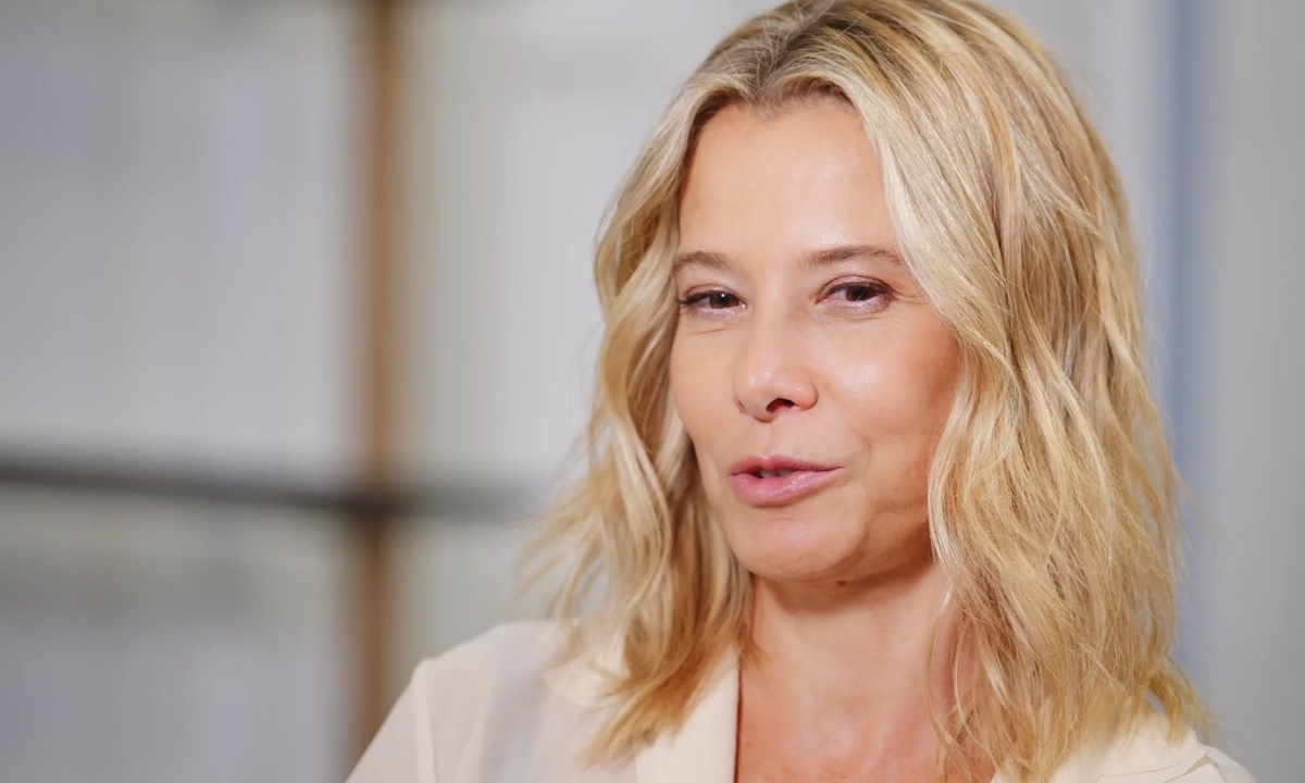 Юлия Высоцкая на интервью у Лауры Джугелии, 14 ноября 2025 года