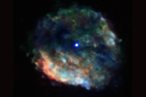    Остаток сверхновой с нейтронной звездой в центре в 10 тысячах световых лет от Земли / NASA