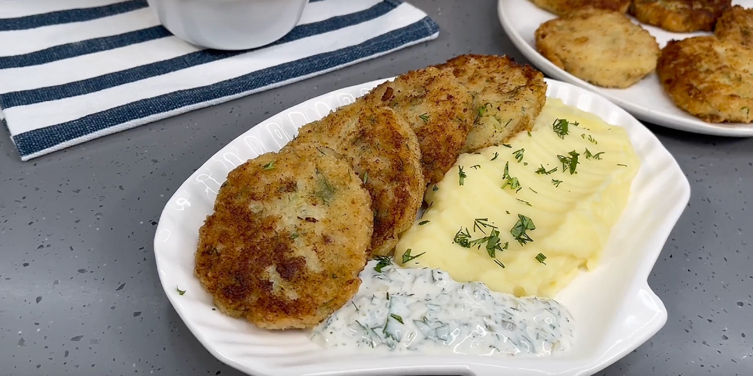 Мои "обязательные" котлетки из минтая + соус! Те,кто рыбу особо не едят, уплетают их с удовольствием