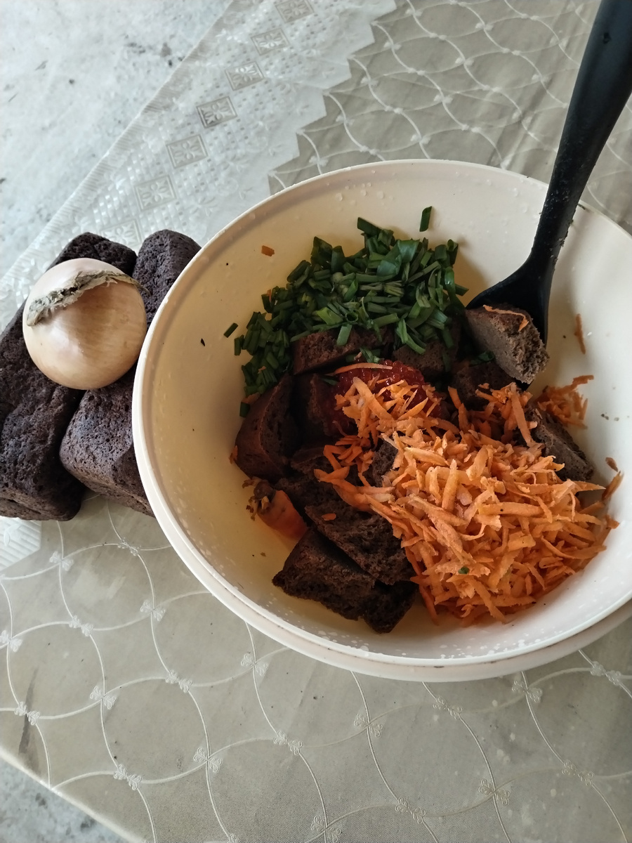 Мешанка для кур с луком и морковью. 