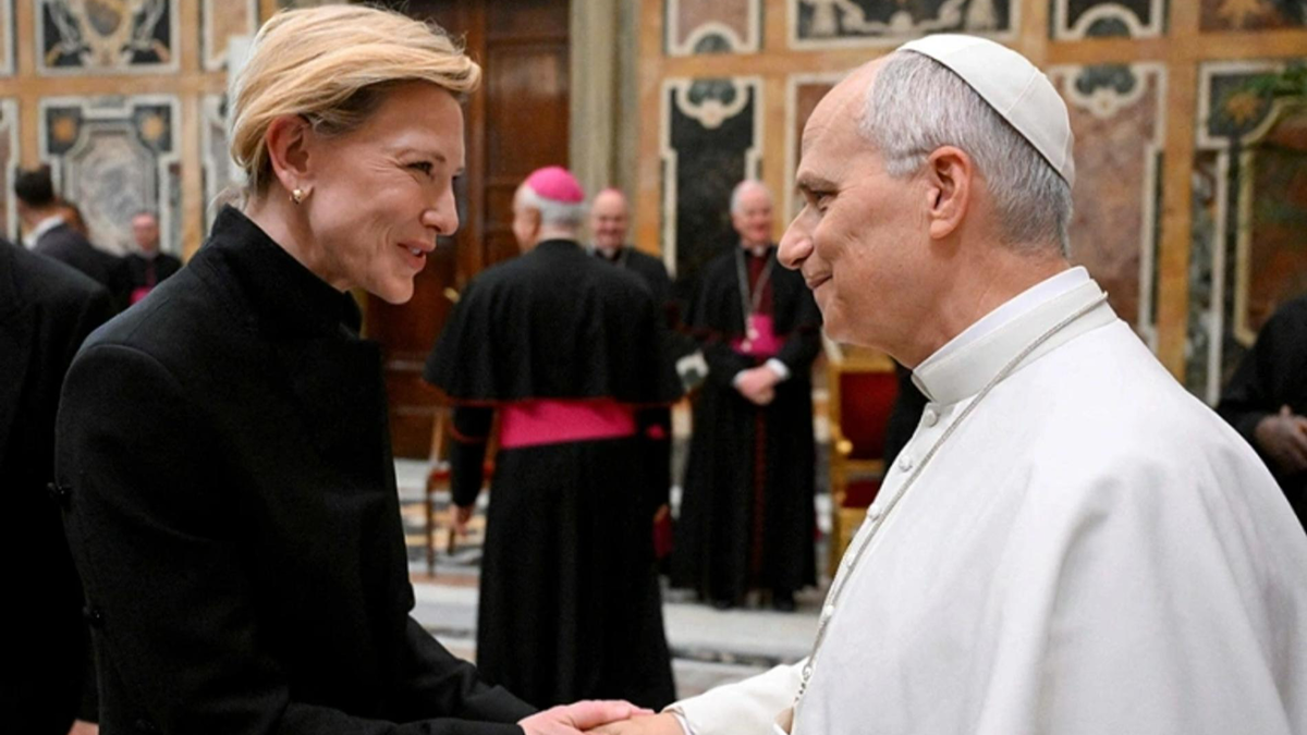    Кейт Бланшетт и Папа римский Лев XIV. Фото: Simone Risoluti / Vatican Media